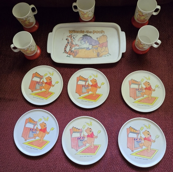 Vintage Disney Winnie The Pooh Plastic Tea Set & Aluminum Pots - Picture 1 of 6